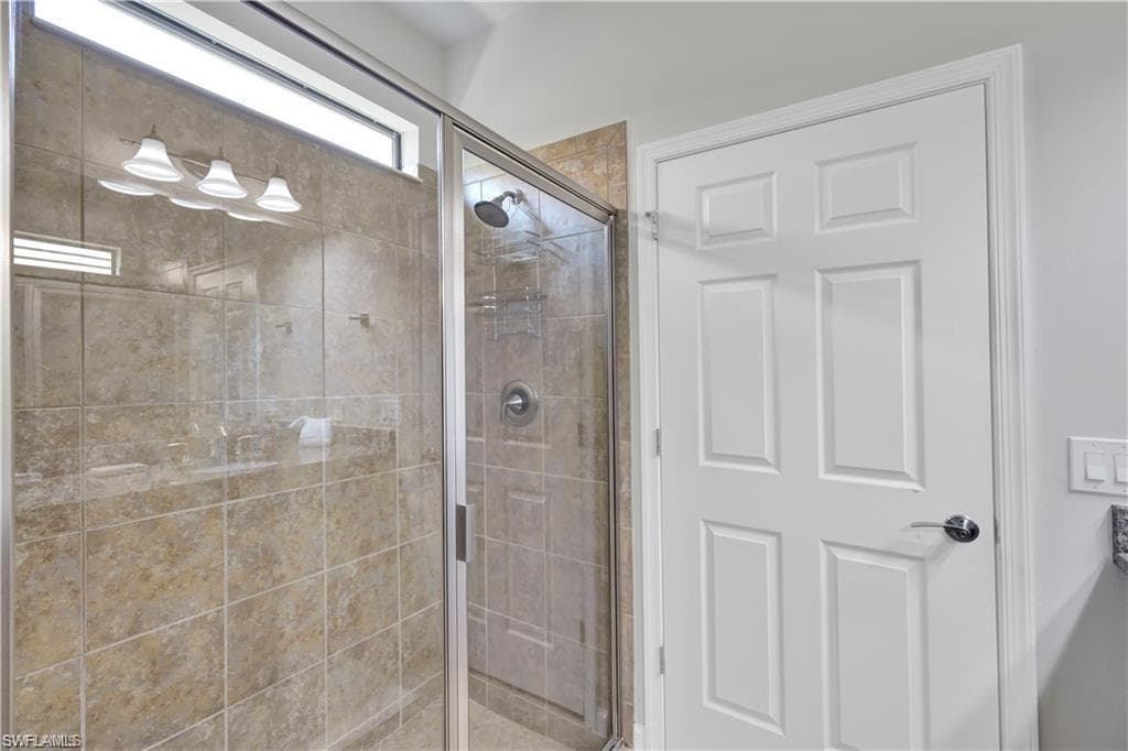 7103 Lily WAY-20