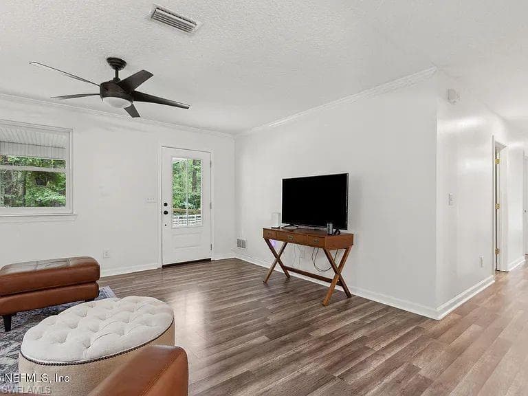 11723 W Beaver ST-13
