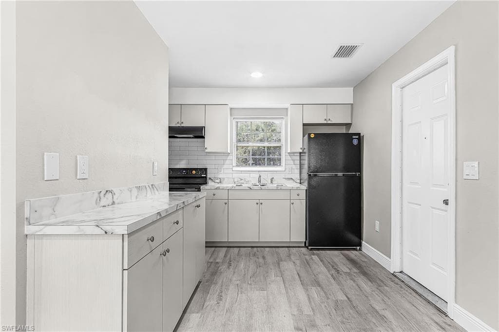 2648 Michigan AVE-22