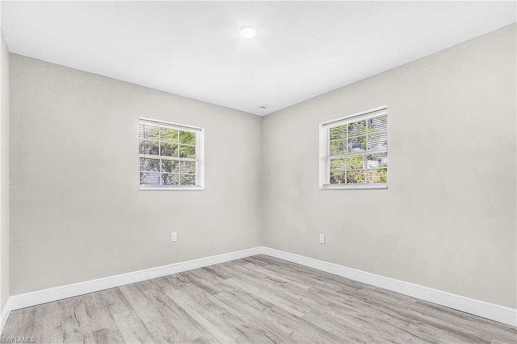2648 Michigan AVE-11