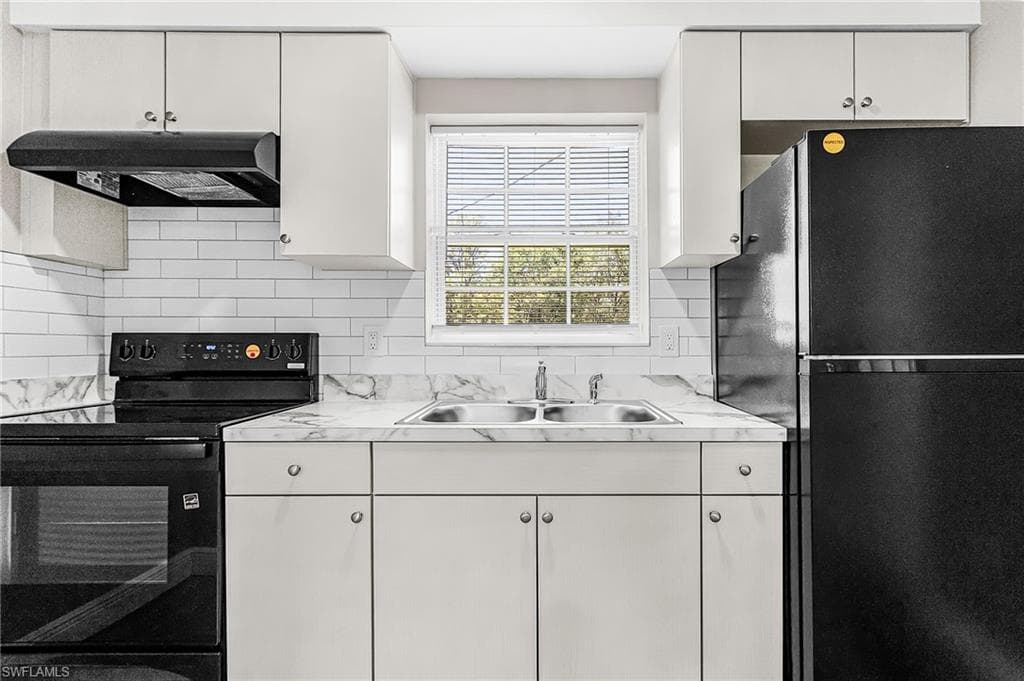 2648 Michigan AVE-21
