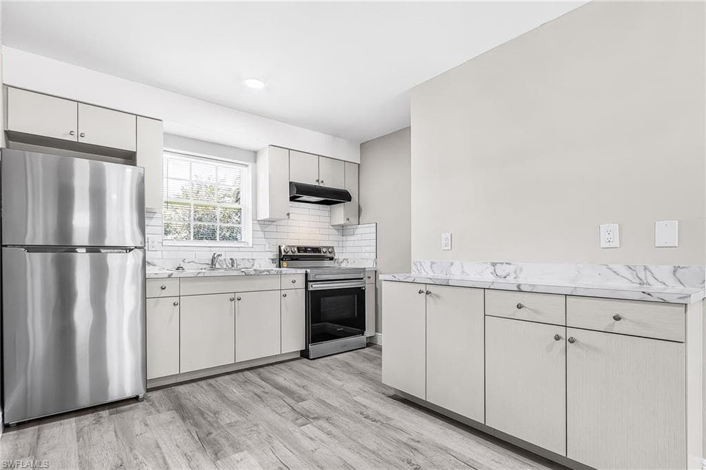 2648 Michigan AVE-8