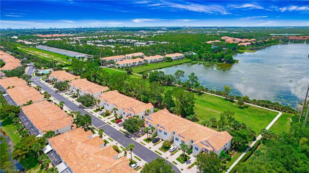 880 Hampton CIR-1