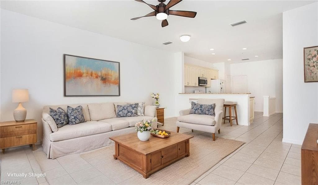 880 Hampton CIR-9