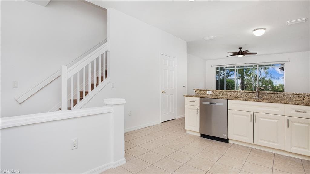 880 Hampton CIR-3
