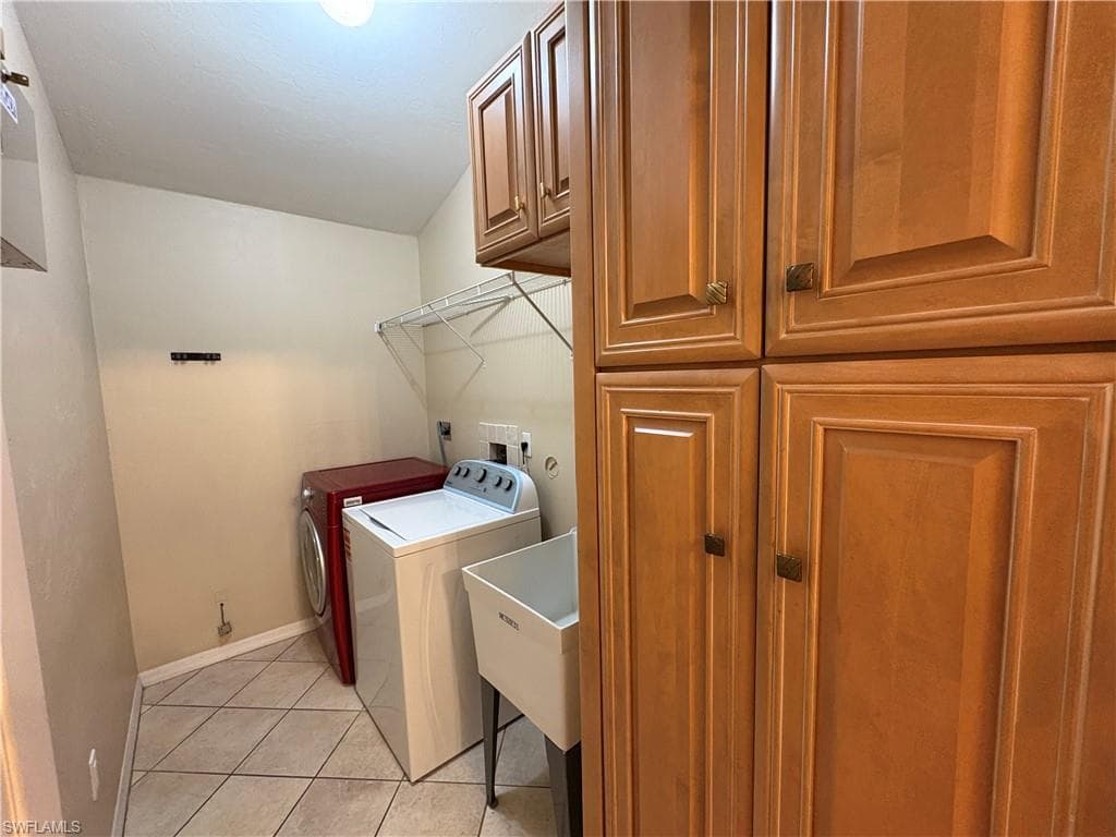 5232 Raintree LN-26