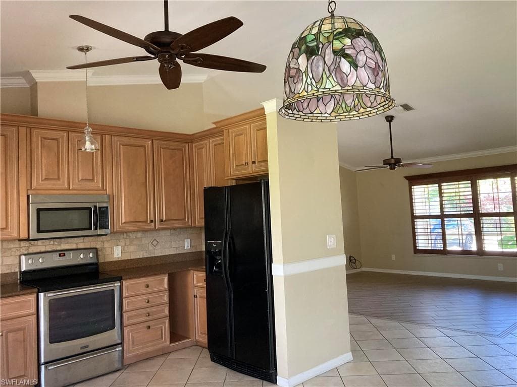 5232 Raintree LN-15