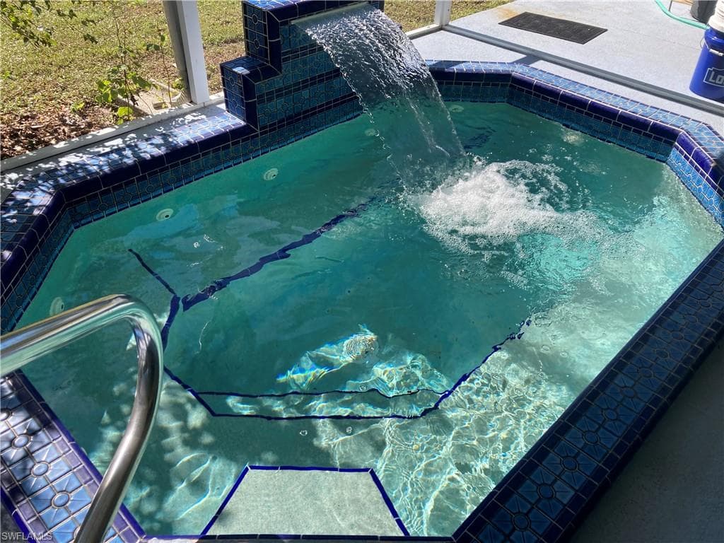 5232 Raintree LN-11