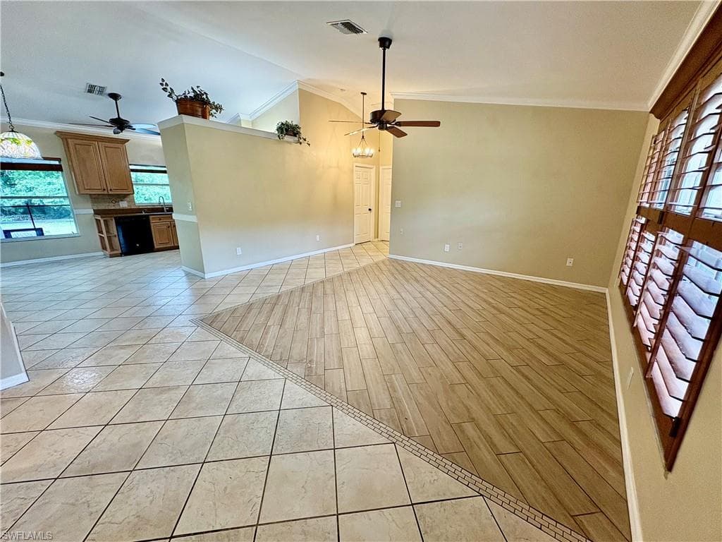 5232 Raintree LN-14