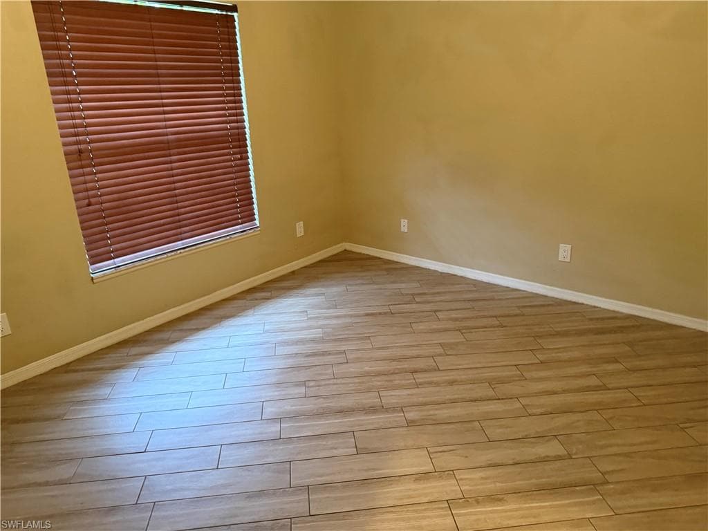 5232 Raintree LN-18