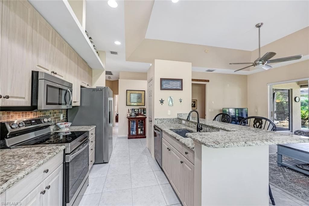 8241 Laurel Lakes BLVD-16