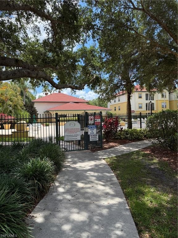 11500 Villa Grand 306-15