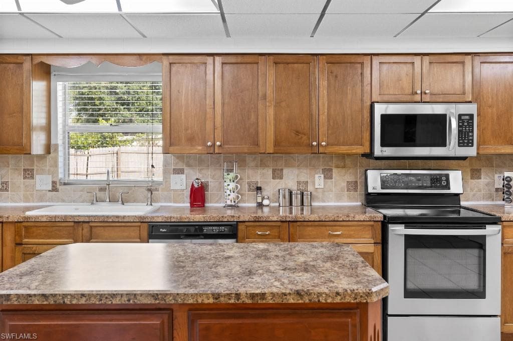 4530 Underwood DR-10