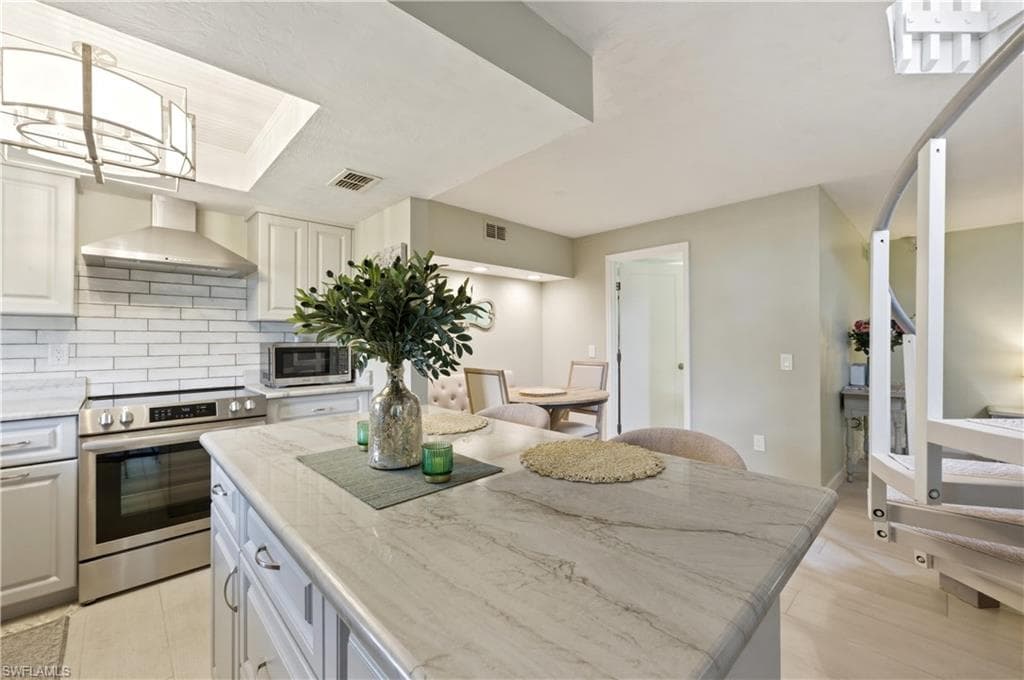16001 Amberwood Lake CT 1-9