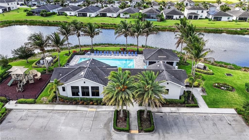 4386 Bluegrass DR-37