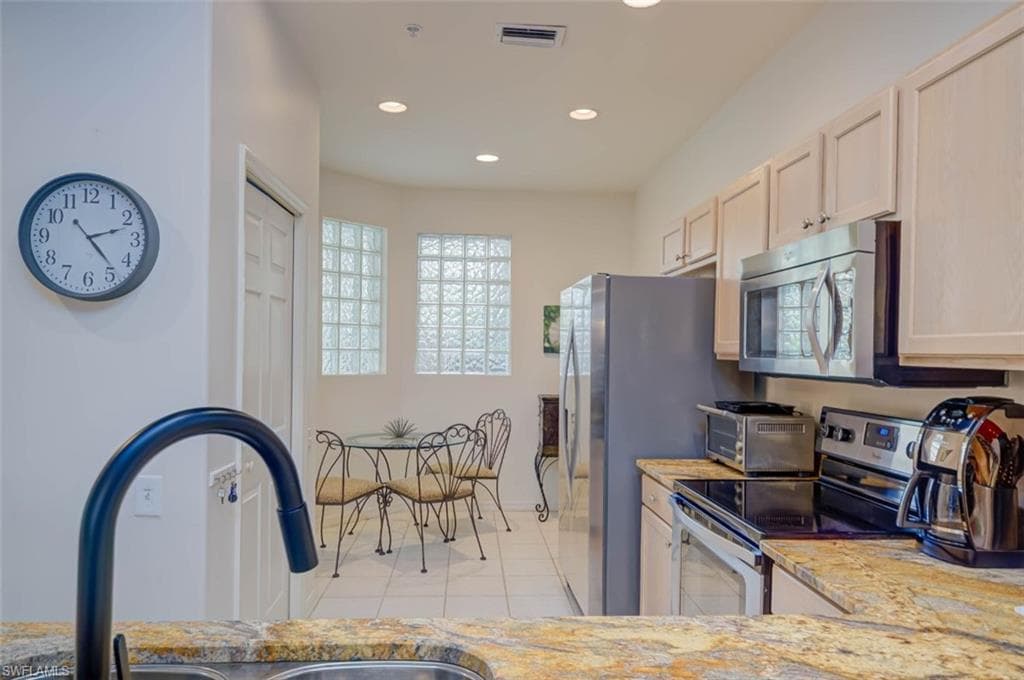 8223 Parkstone PL 102-12