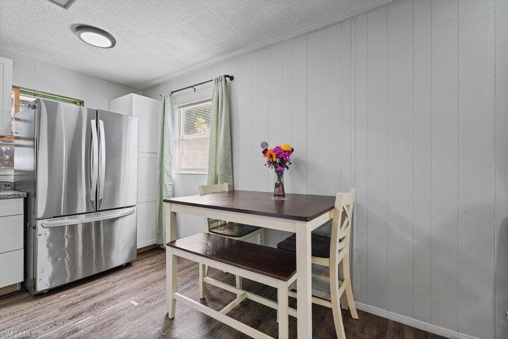 912 Hibiscus LN-6