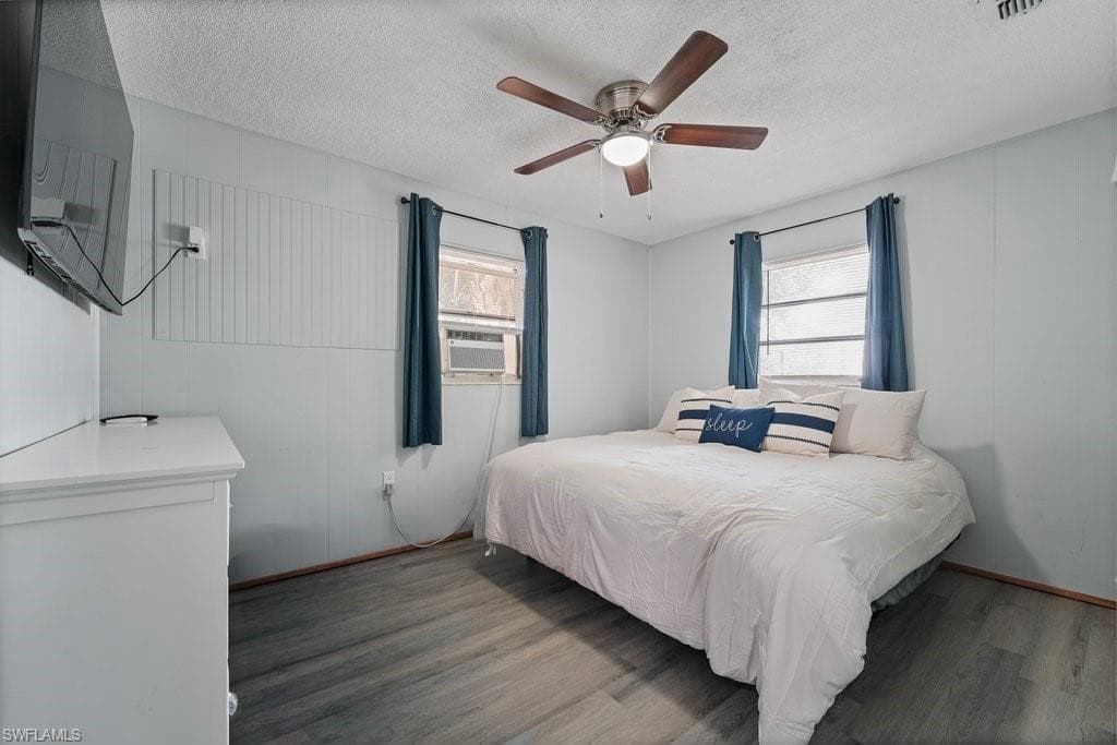 912 Hibiscus LN-13