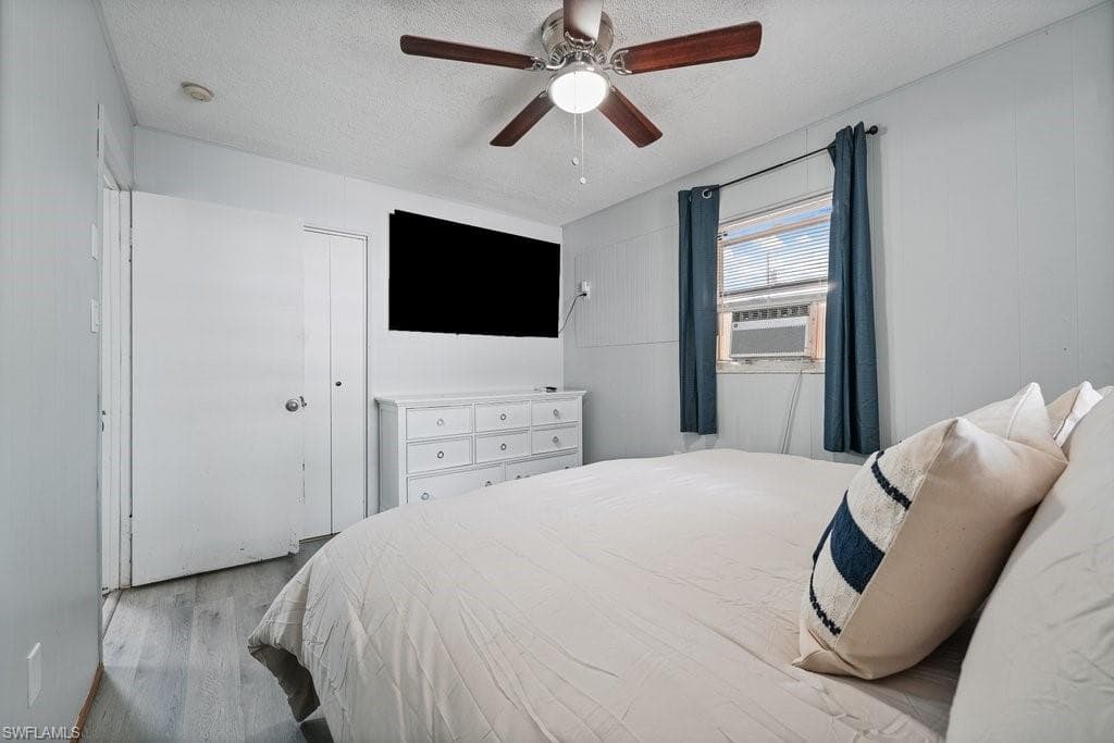912 Hibiscus LN-14