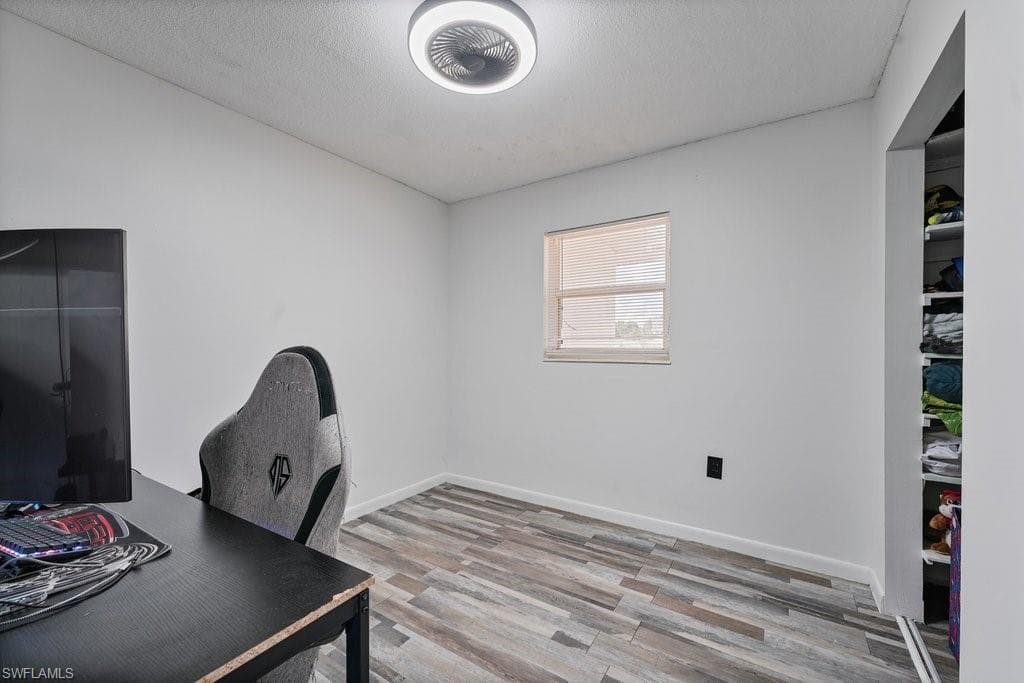 912 Hibiscus LN-10