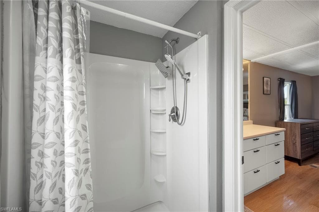 138 Lexington AVE-18