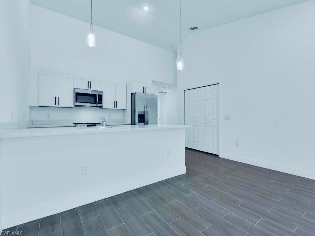 849 Bedford DR-13