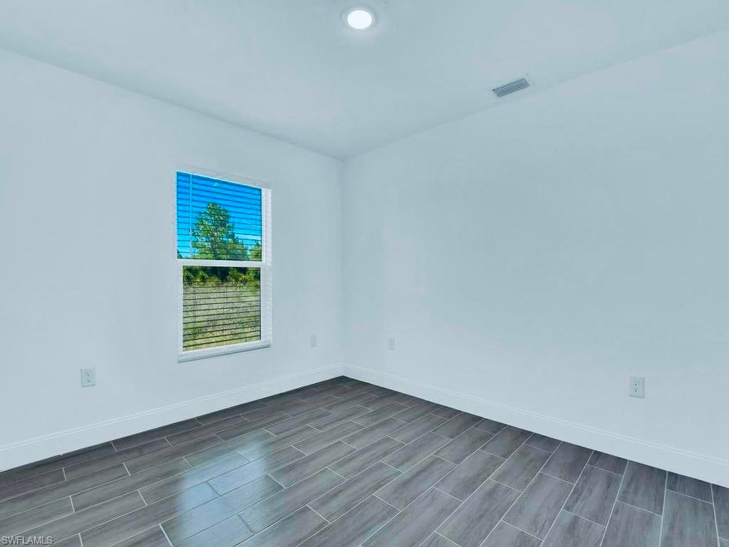 849 Bedford DR-18