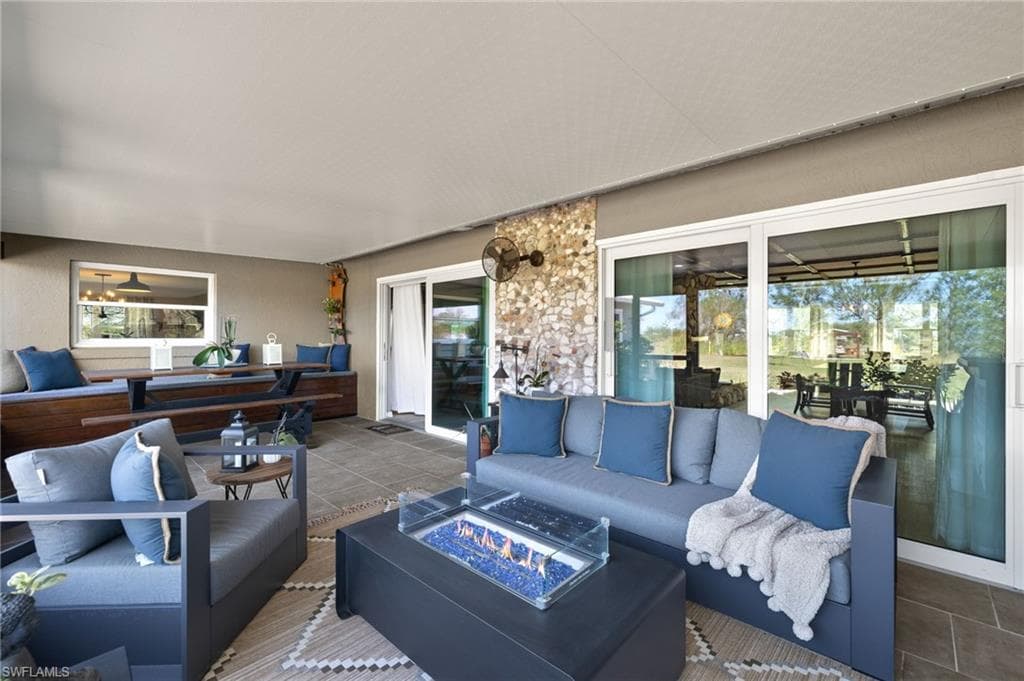 2222 SE McClelland DR-32