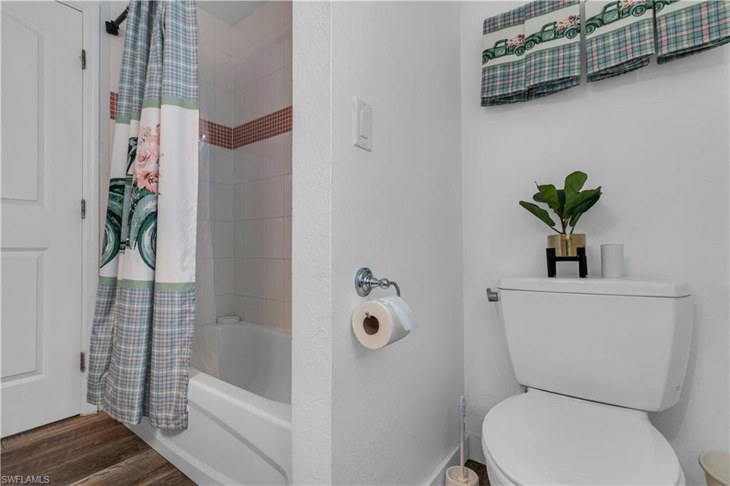 1385 Pine AVE-16