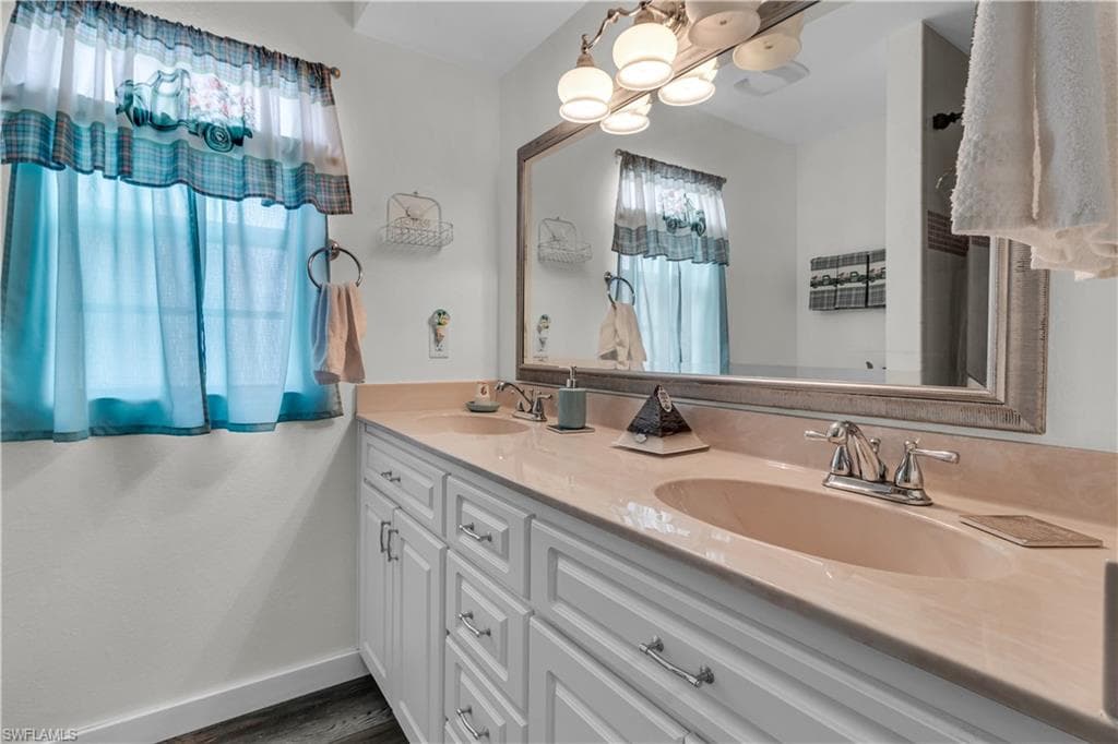 1385 Pine AVE-15