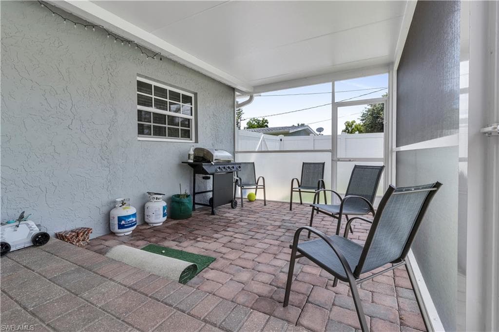 1385 Pine AVE-23