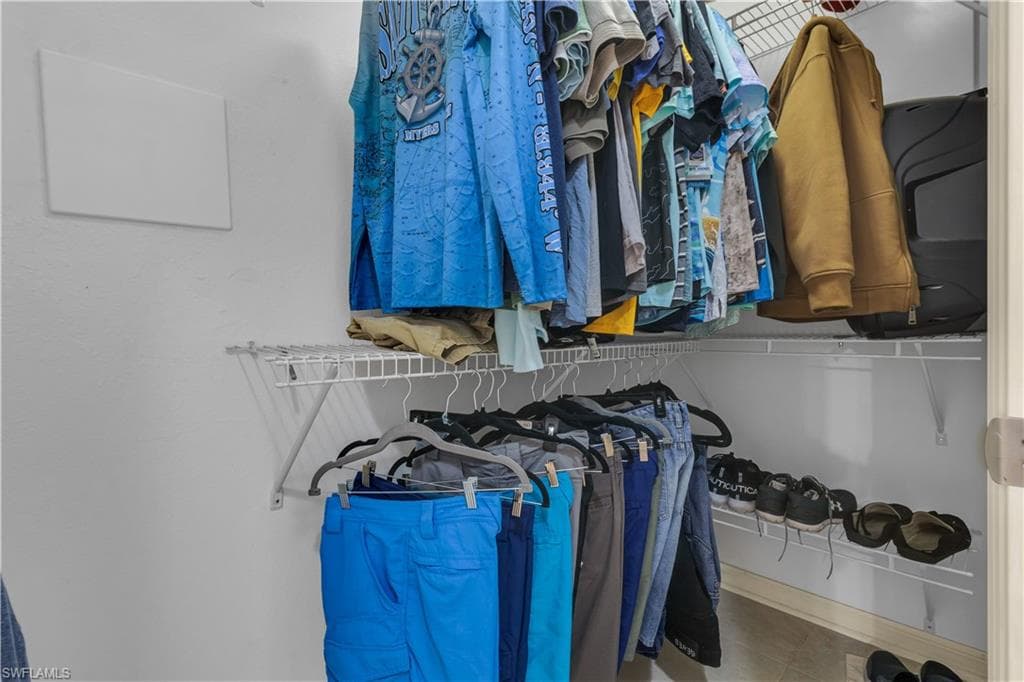 1385 Pine AVE-17