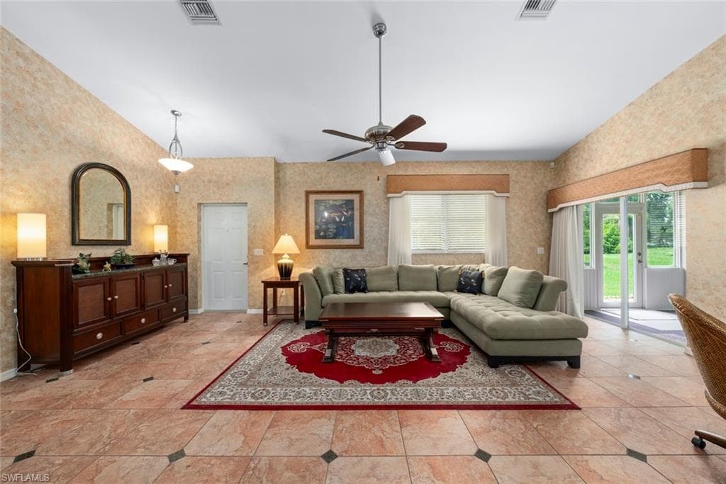 20024 Lake Vista CIR-40