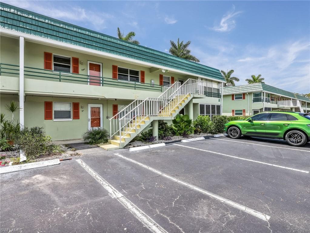 300 Valley Stream DR 8A-25