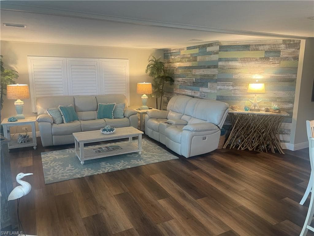 335 Nicklaus BLVD-10