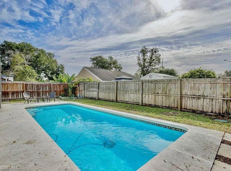 1162 Whispering Winds CT-12