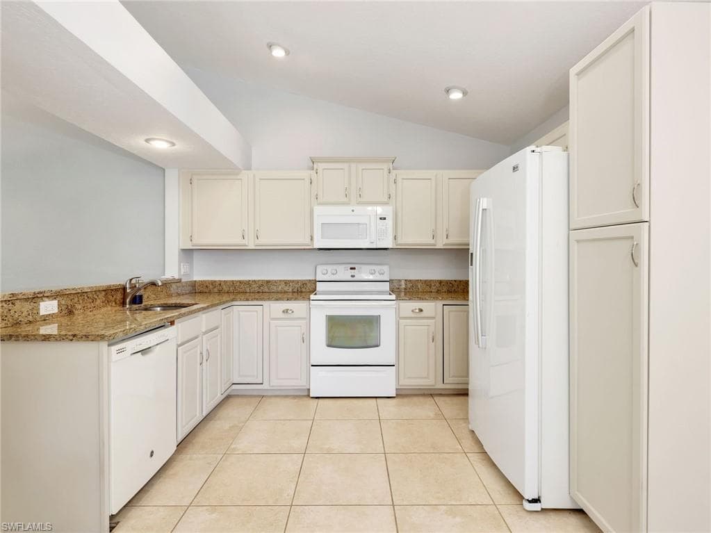 12673 Glen Hollow DR-16