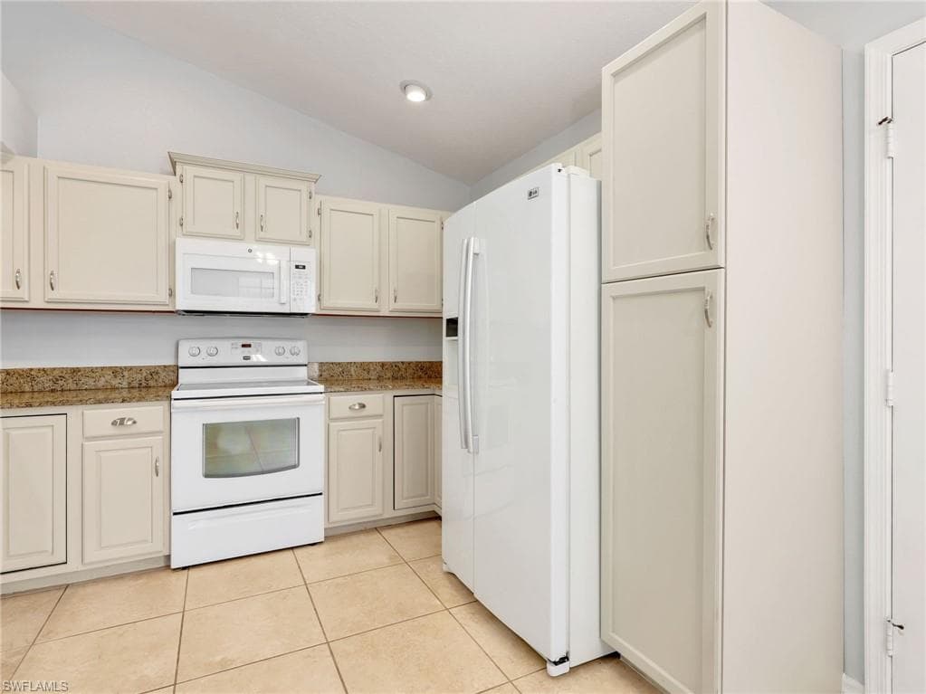 12673 Glen Hollow DR-18