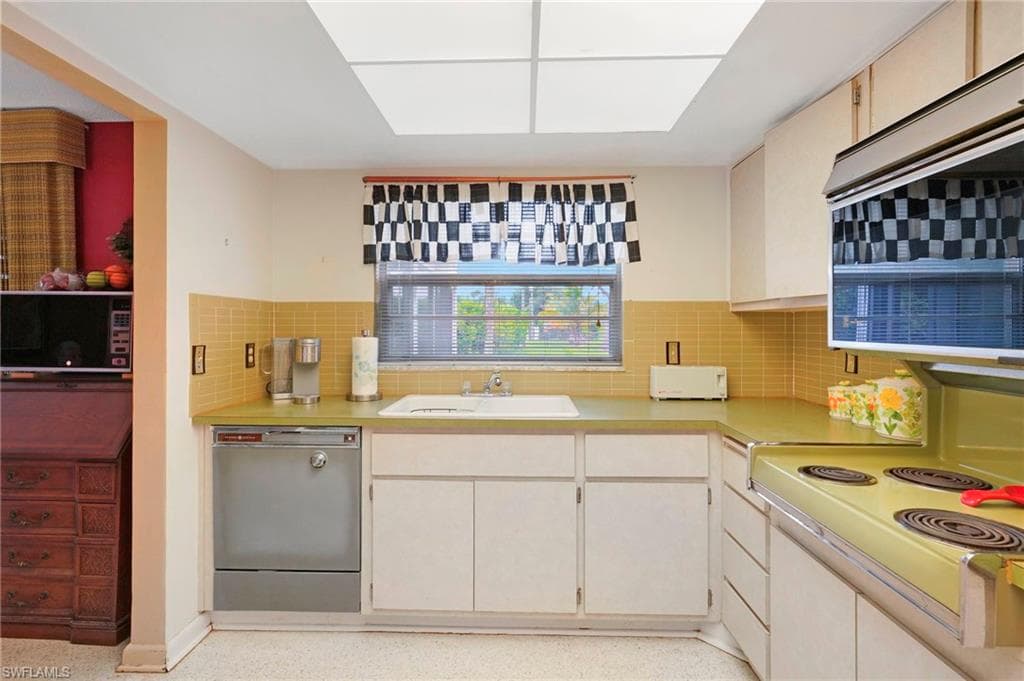 5541 Winkler Rd, Fort Myers, FL 33919-16