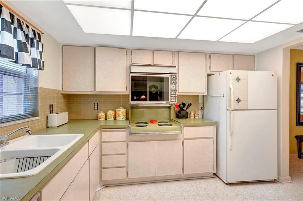 5541 Winkler Rd, Fort Myers, FL 33919-17