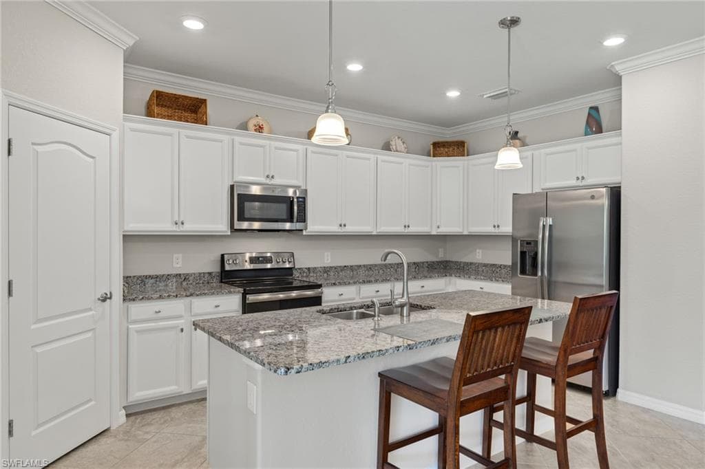 1600 Vizcaya Ln, Naples, FL 34113-11