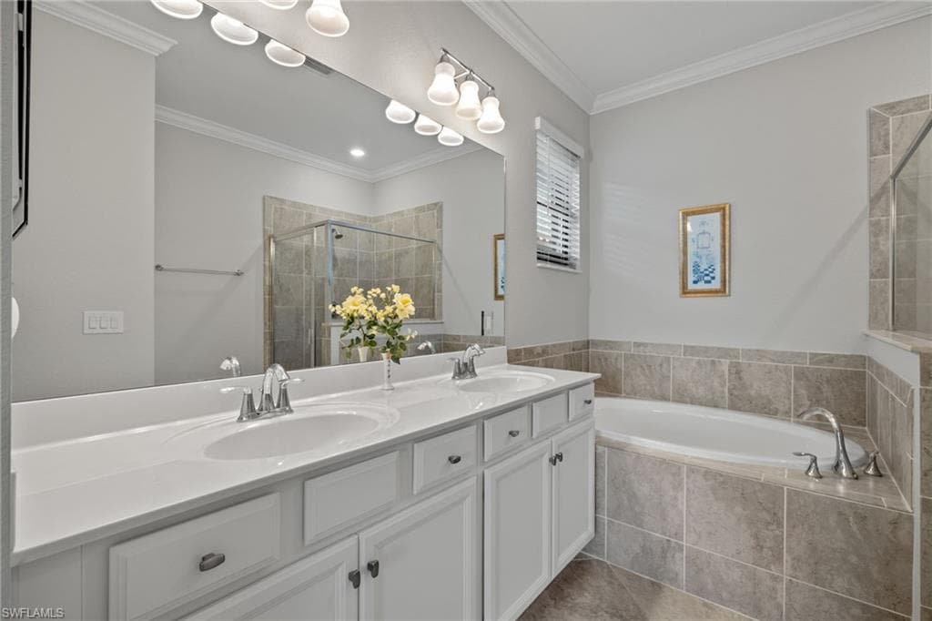 1600 Vizcaya Ln, Naples, FL 34113-17