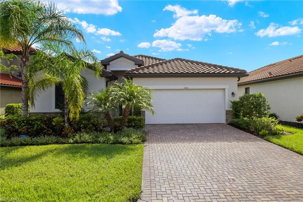 1600 Vizcaya Ln, Naples, FL 34113-1