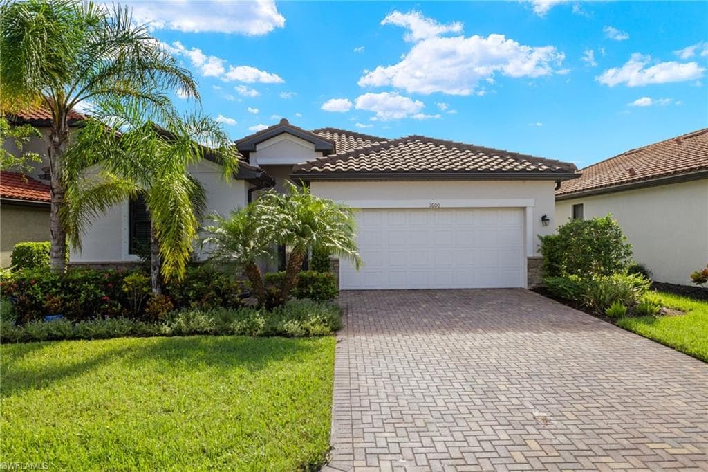 1600 Vizcaya Ln, Naples, FL 34113-1