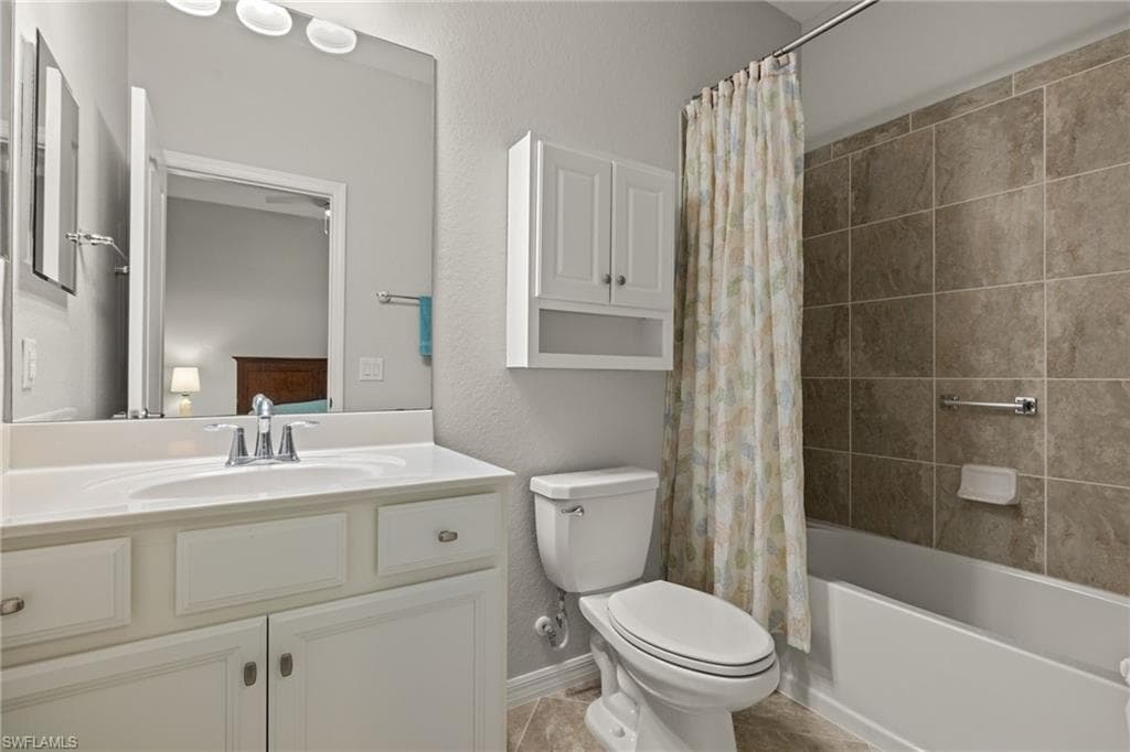 1600 Vizcaya Ln, Naples, FL 34113-21