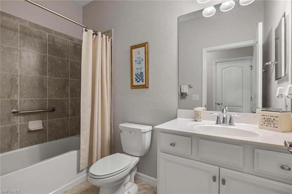 1600 Vizcaya Ln, Naples, FL 34113-23