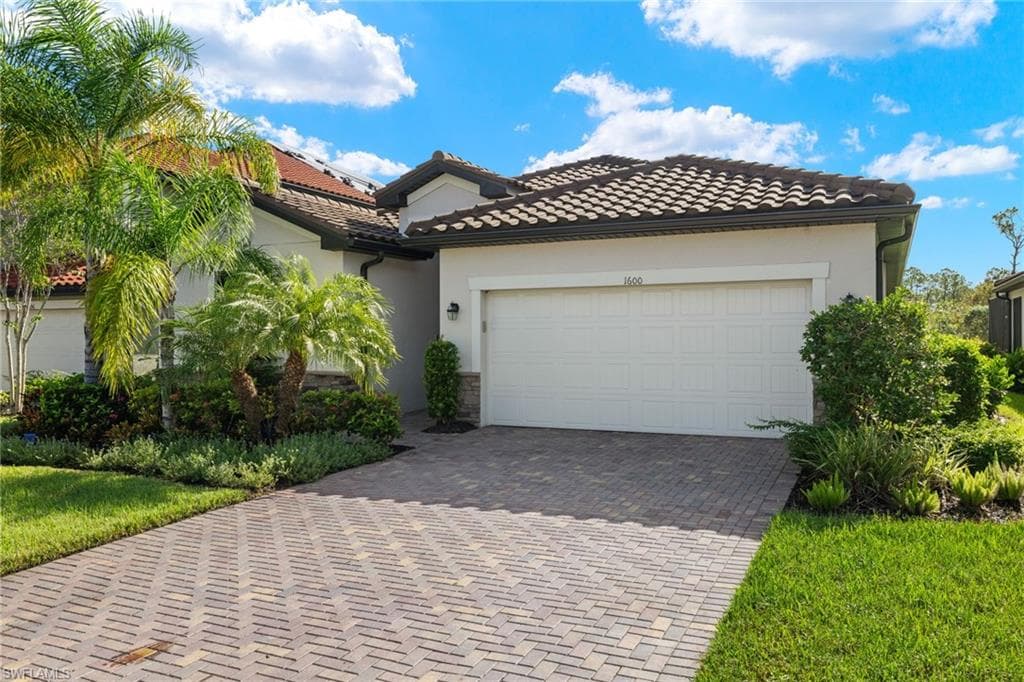 1600 Vizcaya Ln, Naples, FL 34113-3