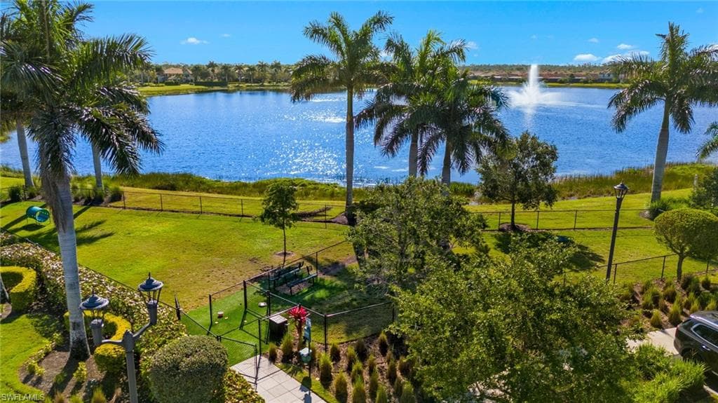 1600 Vizcaya Ln, Naples, FL 34113-45