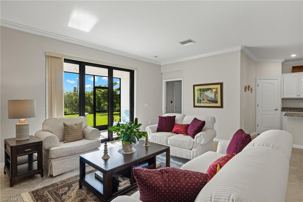 1600 Vizcaya Ln, Naples, FL 34113-8
