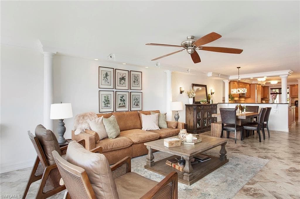 800 River Point Dr 319, Naples, FL 34102-9